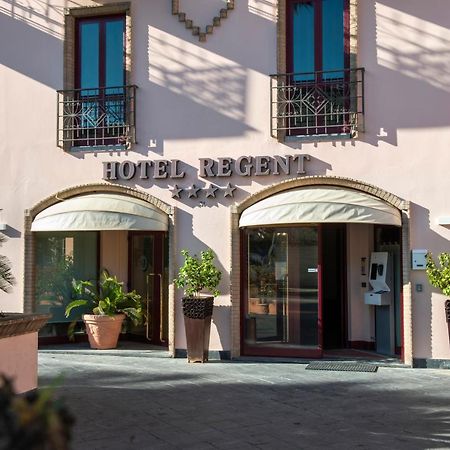 Hotel Regent - In Pieno Centro サン・ベネデット・デル・トロント エクステリア 写真